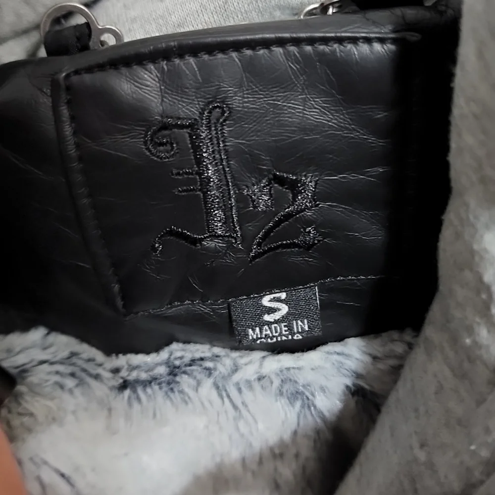 Winter jacket - Picture 3 of 6